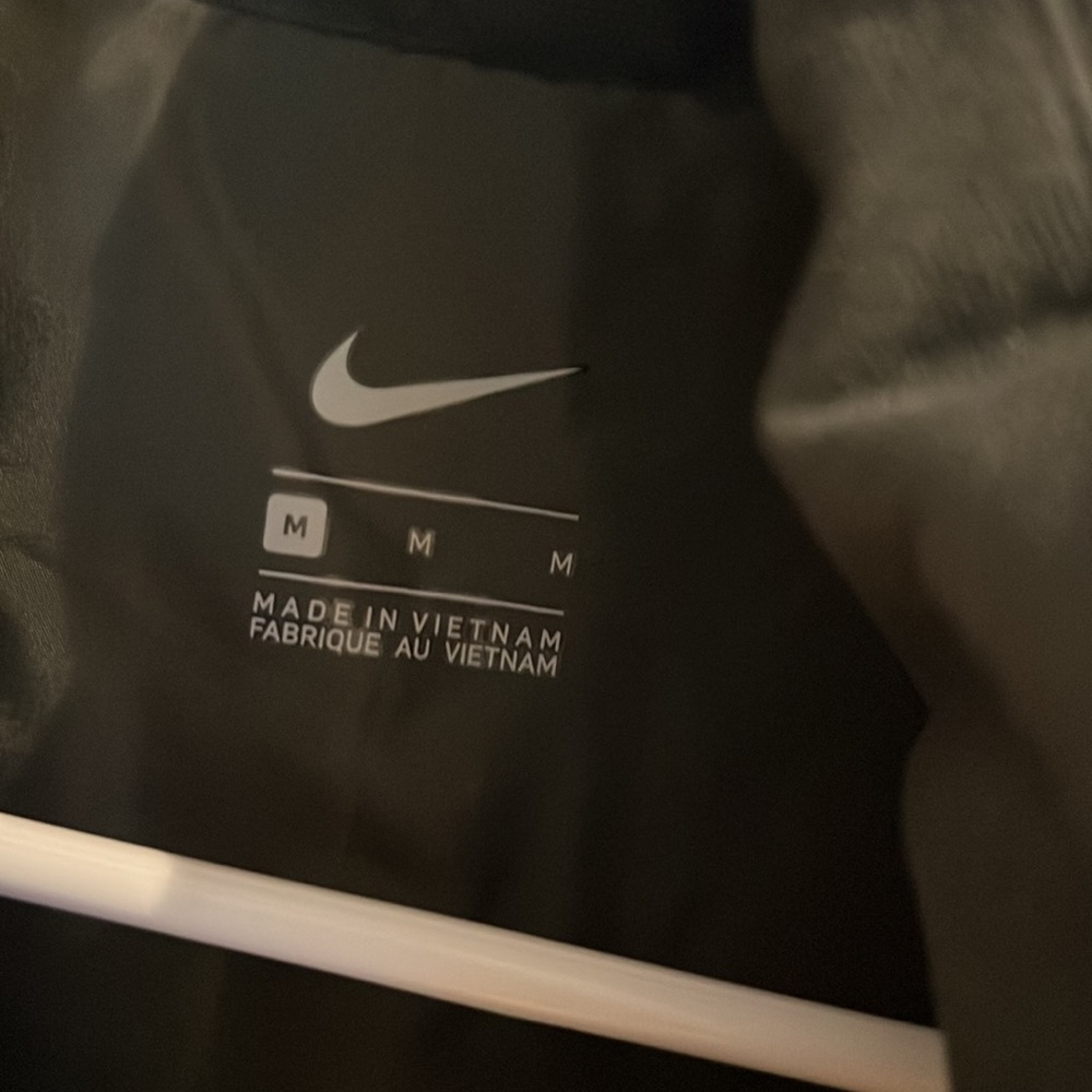 Nike best jacket - Picture 3 of 4